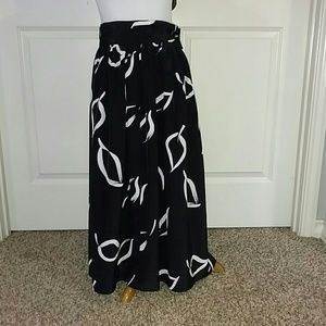 Vintage Black and White Leaf Full Skirt